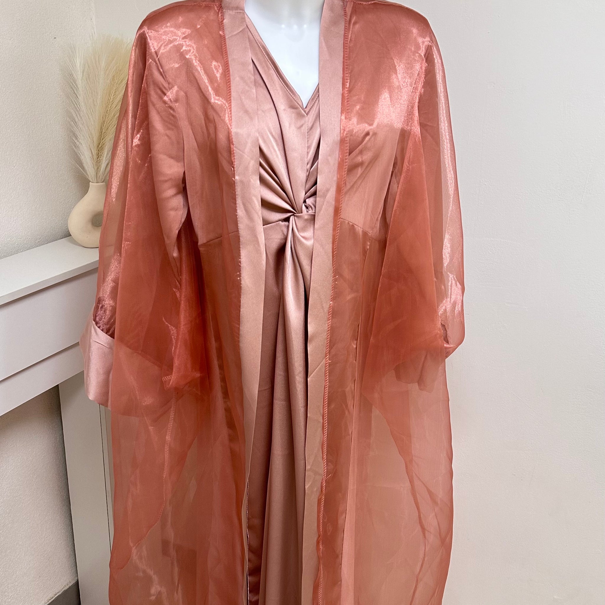 Abaya she